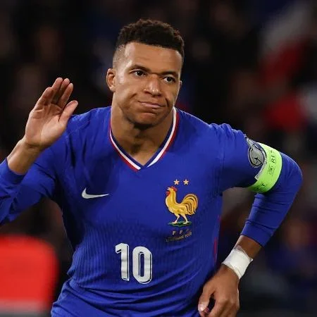 Mbappé comemora gol pela seleção da França