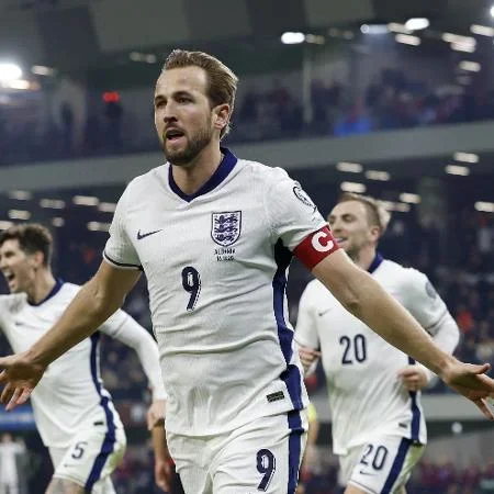Harry Kane, da Inglaterra, comemora gol contra a Albânia pelas Eliminatórias Europeias